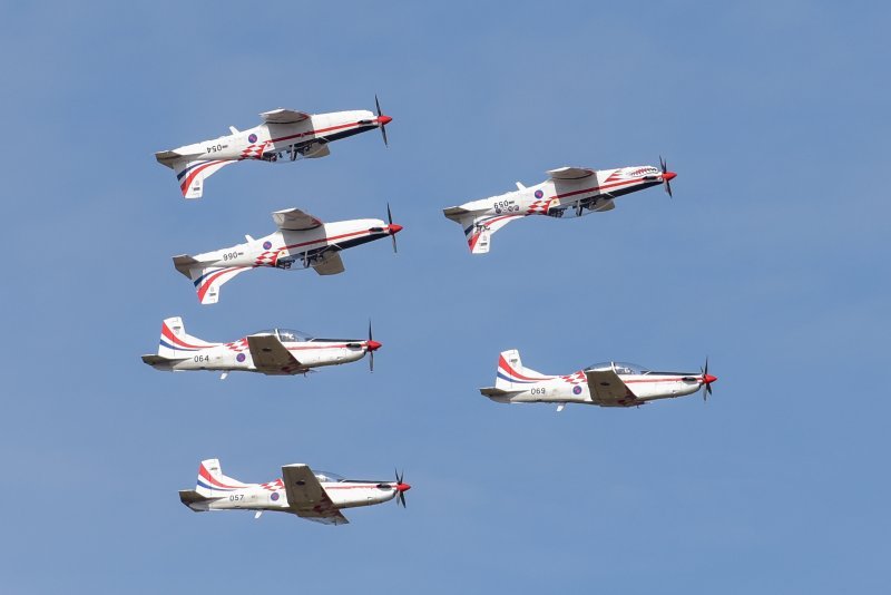 Krila Oluje i Patrouille de France izveli zajednički prelet i trenažne letove