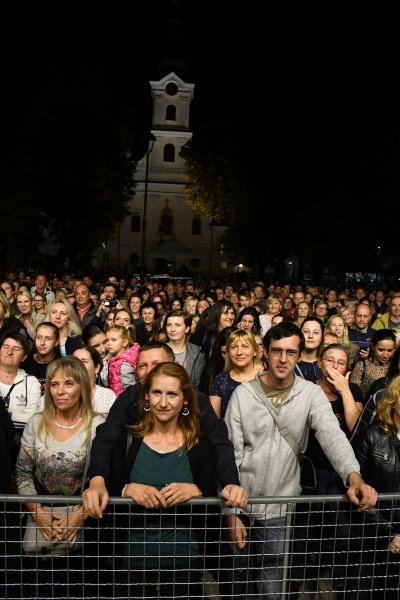 Bjelovar: Gibonni pred nekoliko tisuća posjetitelja održao koncert za Dan grada