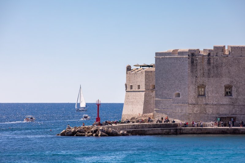 Dubrovnik: Plaža Banje puna kupača i u listopadu