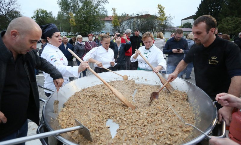 Omlet od 100 kilograma vrganja i tisuću jaja