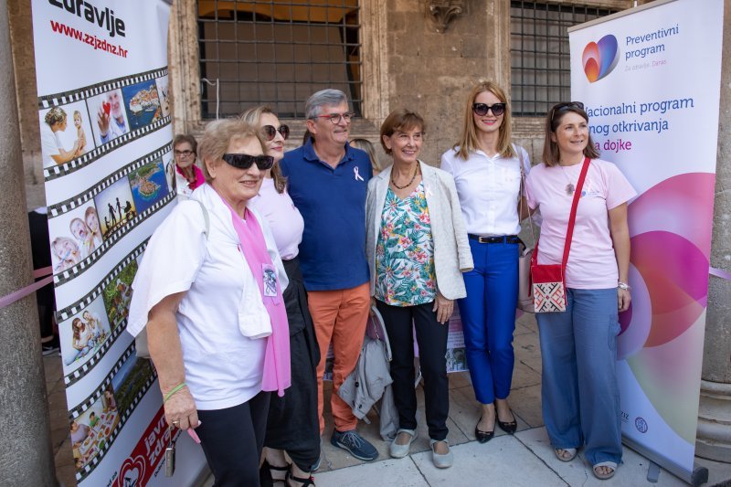 Dubrovnik: Održana Ružičasta subota na Stradunu posvećena važnost ranog otkrivanja raka dojke