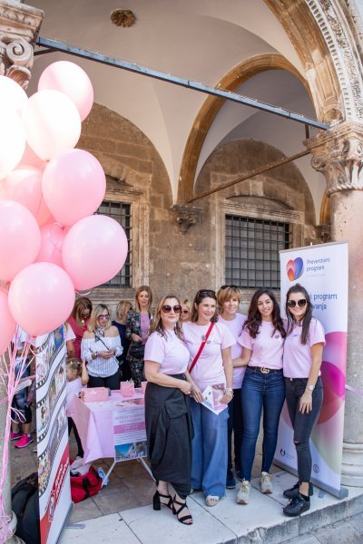 Dubrovnik: Održana Ružičasta subota na Stradunu posvećena važnost ranog otkrivanja raka dojke