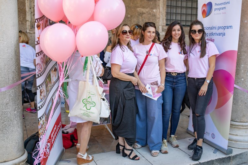 Dubrovnik: Održana Ružičasta subota na Stradunu posvećena važnost ranog otkrivanja raka dojke