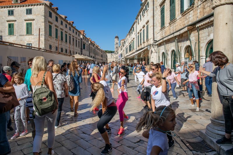 Dubrovnik: Održana Ružičasta subota na Stradunu posvećena važnost ranog otkrivanja raka dojke