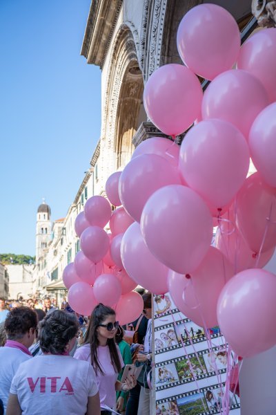 Dubrovnik: Održana Ružičasta subota na Stradunu posvećena važnost ranog otkrivanja raka dojke