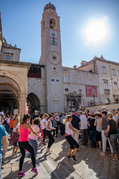 Dubrovnik: Održana Ružičasta subota na Stradunu posvećena važnost ranog otkrivanja raka dojke