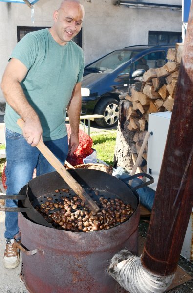 Tradicionalna 22. Kestenijada u Hrvatskoj Kostajnici