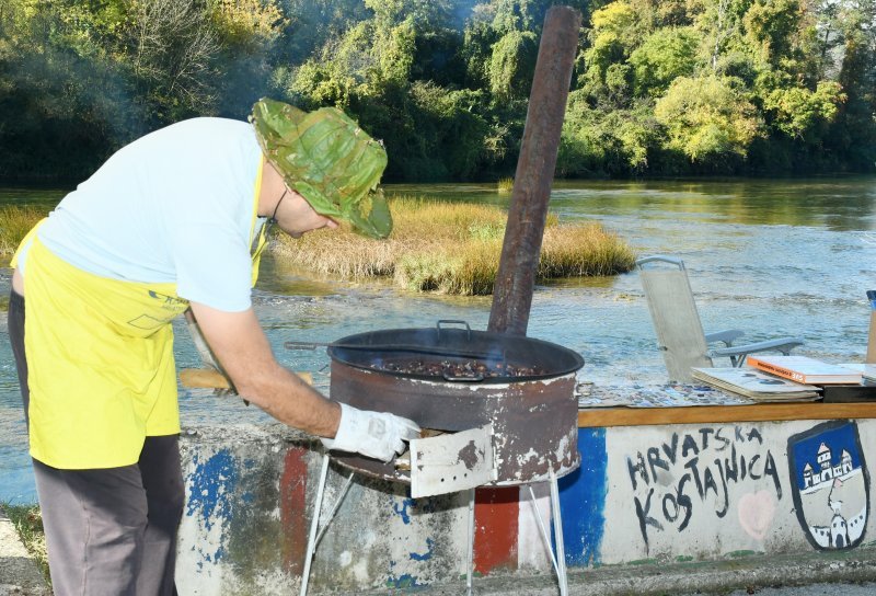 Tradicionalna 22. Kestenijada u Hrvatskoj Kostajnici