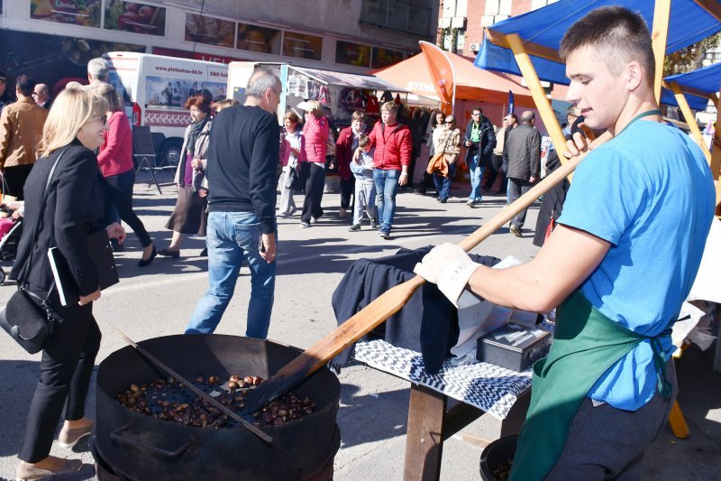 Tradicionalna 22. Kestenijada u Hrvatskoj Kostajnici