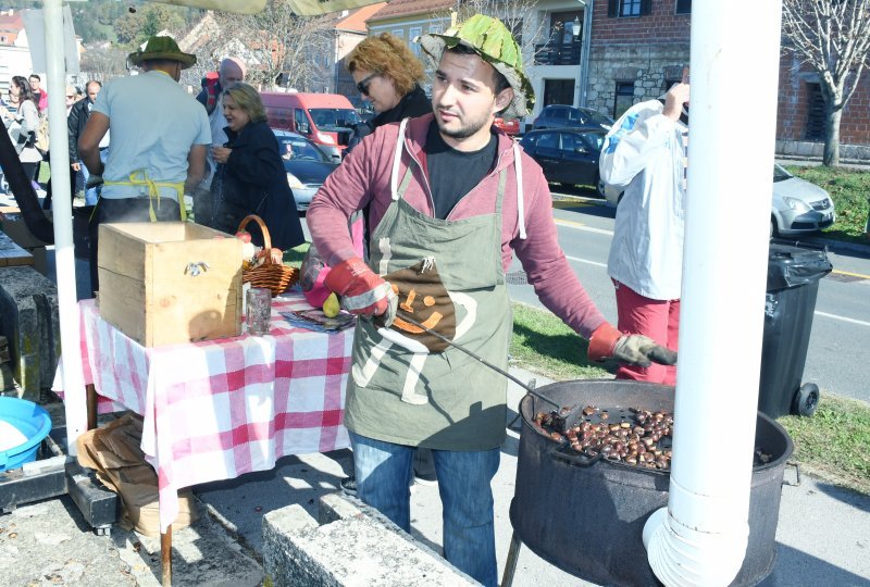 Tradicionalna 22. Kestenijada u Hrvatskoj Kostajnici