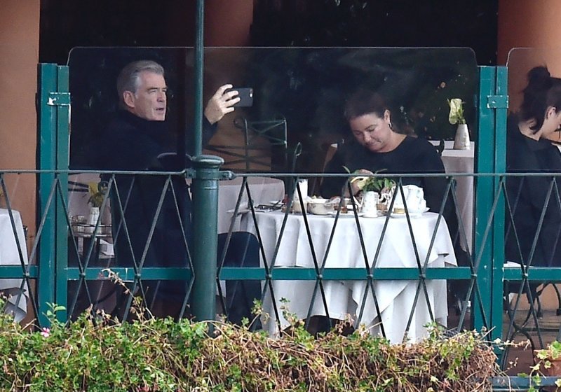 Pierce Brosnan i Keely Shaye Smith u Portofinu