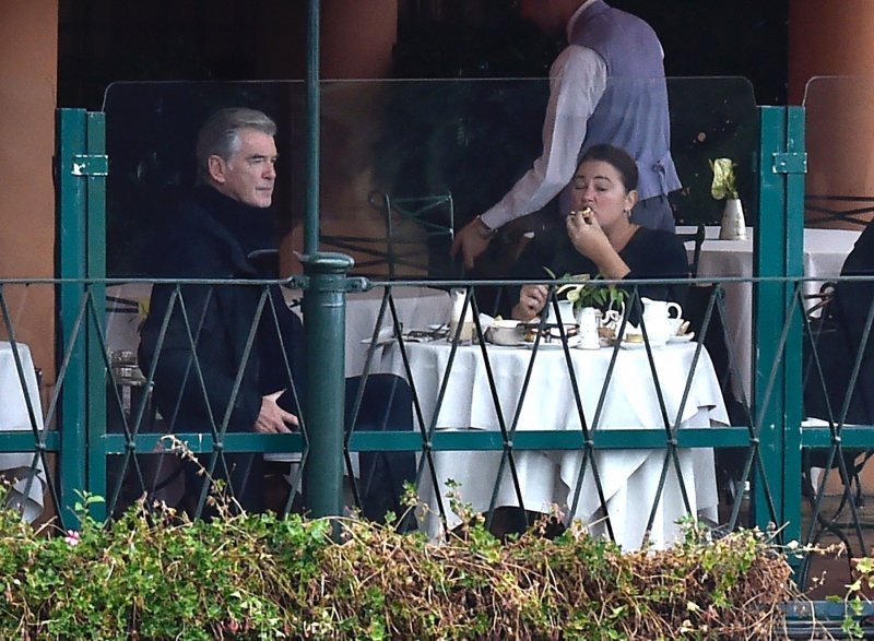 Pierce Brosnan i Keely Shaye Smith u Portofinu