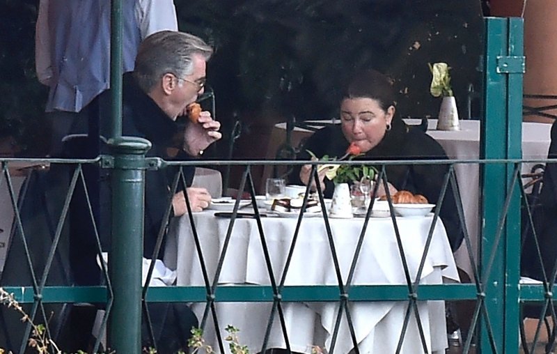 Pierce Brosnan i Keely Shaye Smith u Portofinu