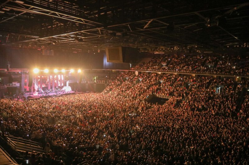 Mišo Kovač u prepunoj Areni održao koncert "Samo nas nebo rastavit može"