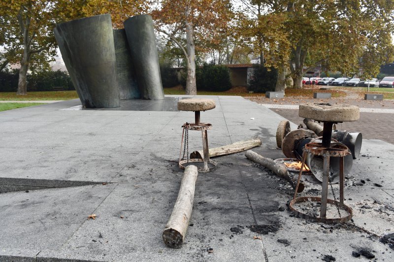 Uništen spomenik braniteljima u Sisku