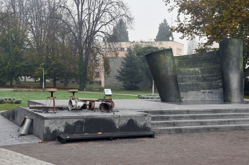 Uništen spomenik braniteljima u Sisku