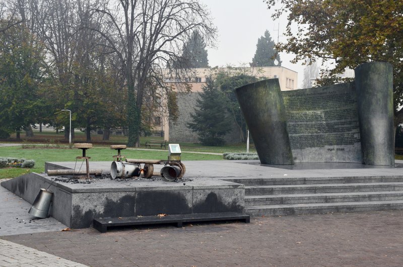 Uništen spomenik braniteljima u Sisku