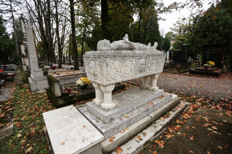 Grobnica obitelji Tarnik