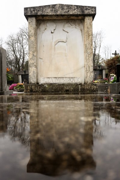 Grob Ruže Meštrović na Mirogoju