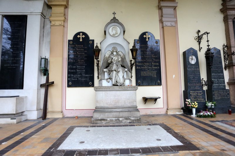 Spomenik Katarini Amruš na Mirogoju