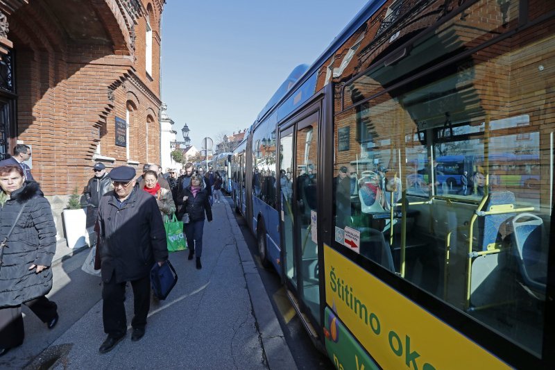 Zagrepčani u velikom broju krenuli na Mirogoj