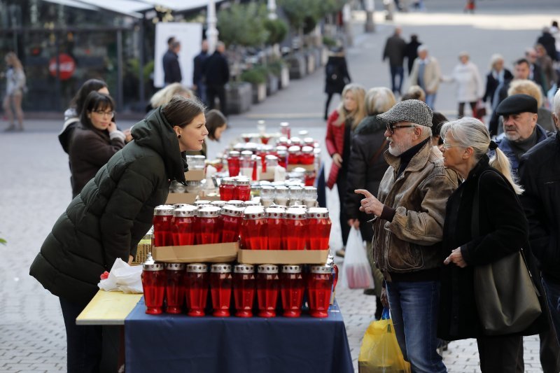 Zagrepčani u velikom broju krenuli na Mirogoj