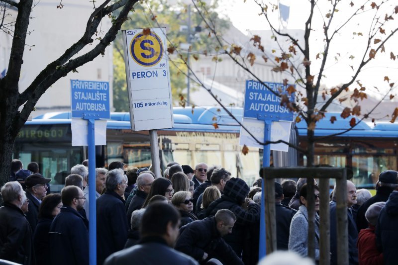 Zagrepčani u velikom broju krenuli na Mirogoj