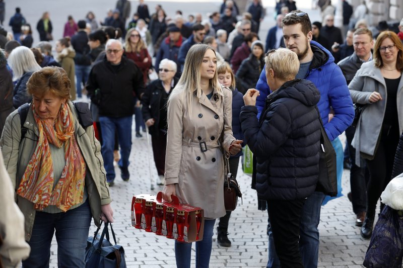 Zagrepčani u velikom broju krenuli na Mirogoj