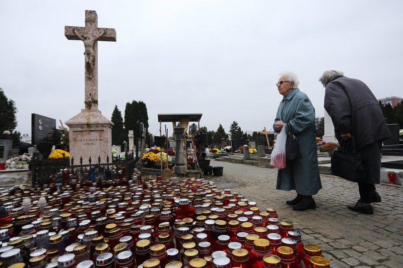 Svi sveti na osječkom groblju