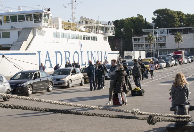 Gužva na trajektu Split - Supetar