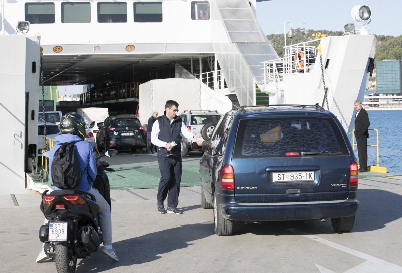 Gužva na trajektu Split - Supetar