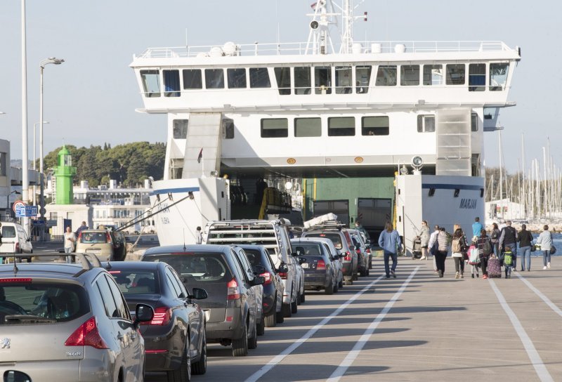 Gužva na trajektu Split - Supetar