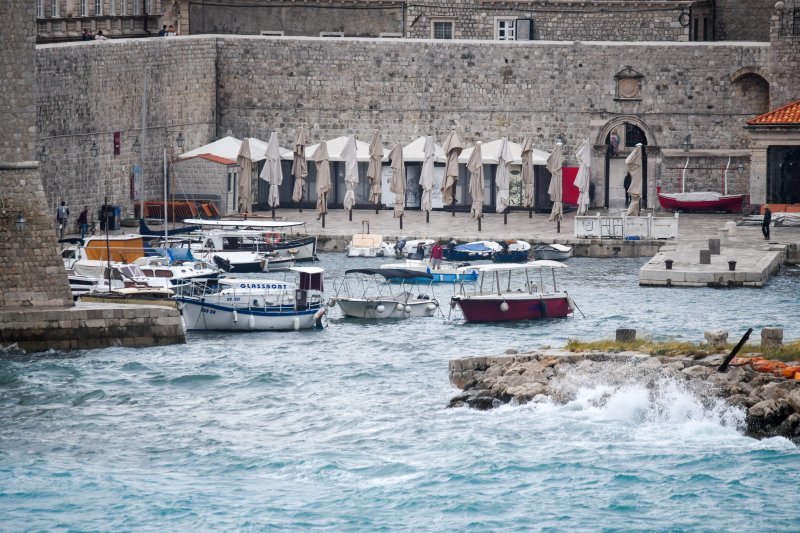 Dubrovnik: Jako Jugo, kiša i valovi na Porporeli