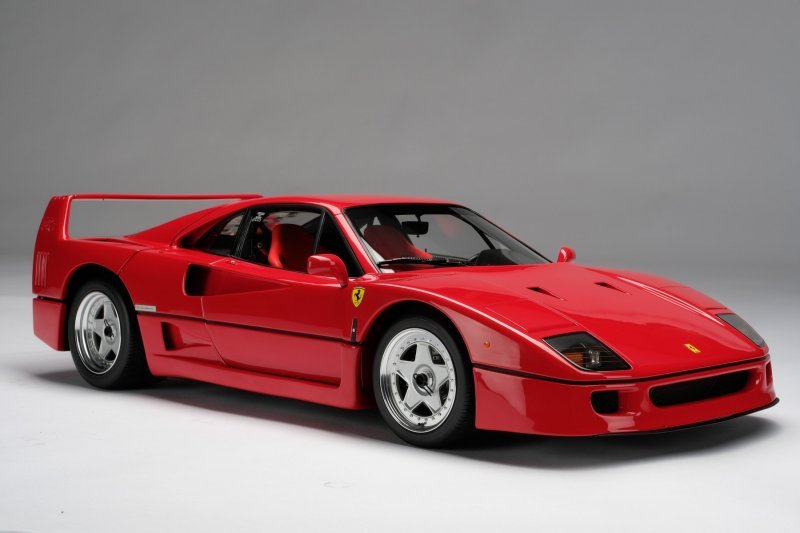 Replika Ferrarija F40