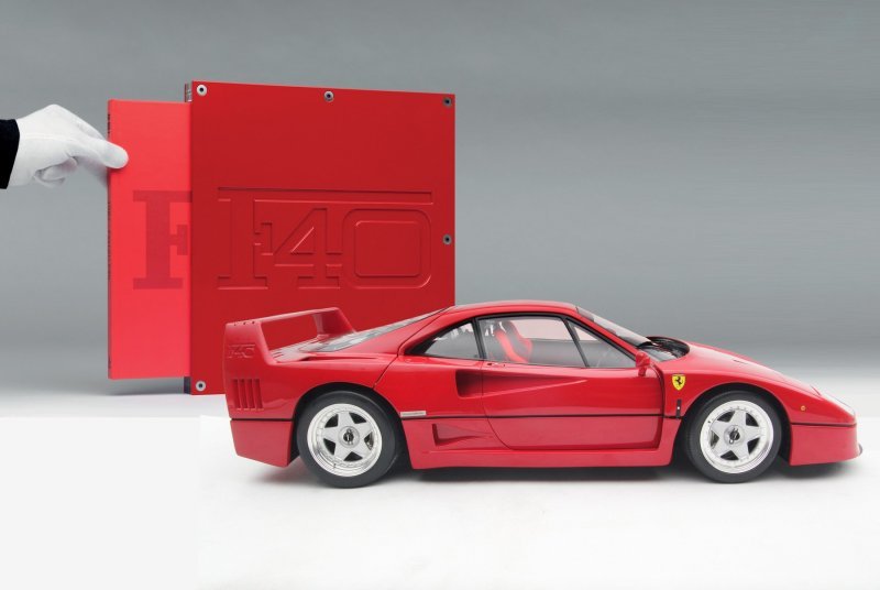 Replika Ferrarija F40