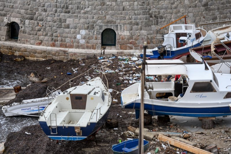 Smeće doplovilo u Dubrovnik