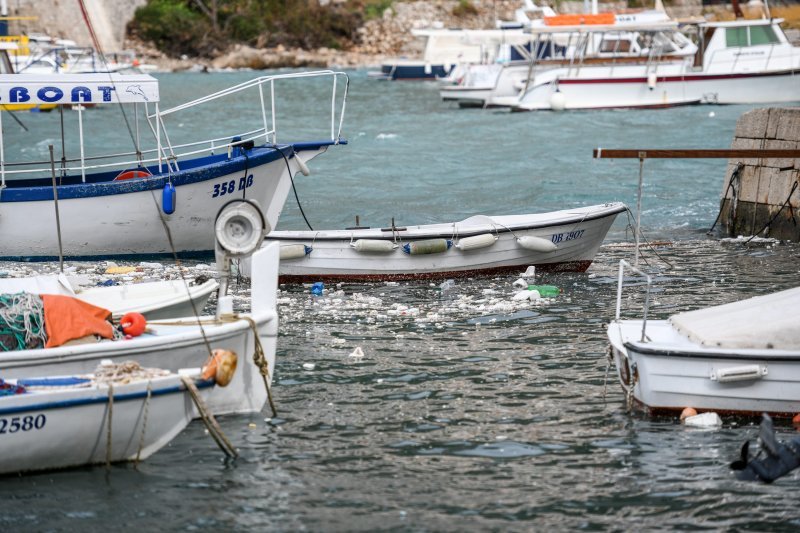 Smeće doplovilo u Dubrovnik