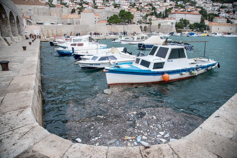 Smeće doplovilo u Dubrovnik