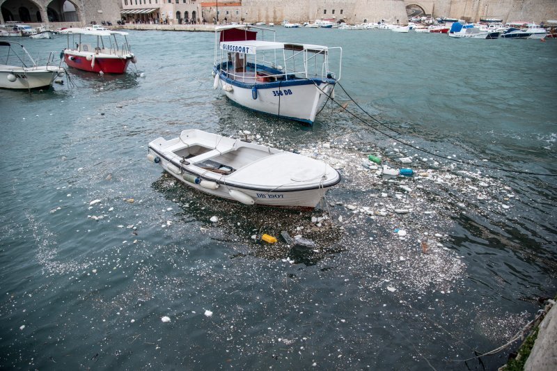 Smeće doplovilo u Dubrovnik