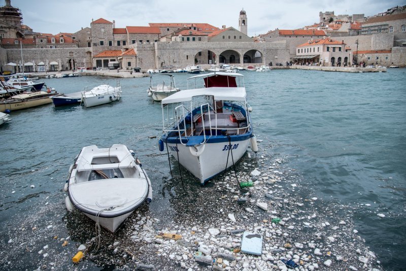 Smeće doplovilo u Dubrovnik