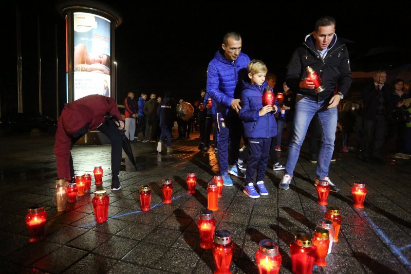 Karlovački sportaši paljenjem svijeća priključili se akciji I u mom gradu Vukovar svijetli