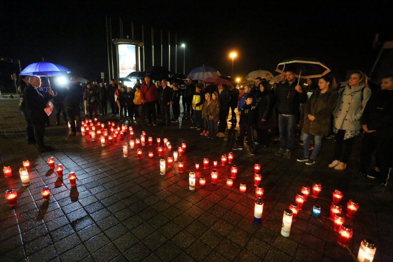 Karlovački sportaši paljenjem svijeća priključili se akciji I u mom gradu Vukovar svijetli