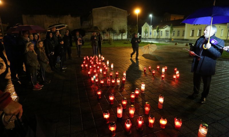 Karlovački sportaši paljenjem svijeća priključili se akciji I u mom gradu Vukovar svijetli