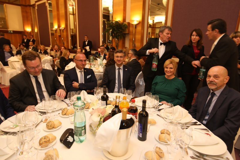 Na Sinjsku noć stigli premijer Plenković i predsjednica Kolinda Grabar Kitarović