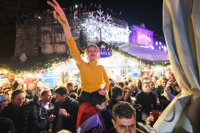 U Zadru otvoren Advent uz koncert Prljavog kazališta