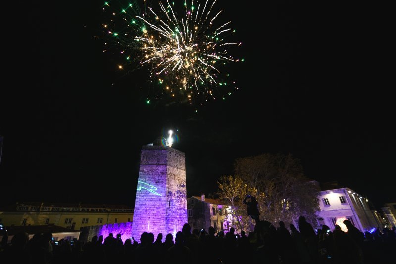 U Zadru otvoren Advent uz koncert Prljavog kazališta