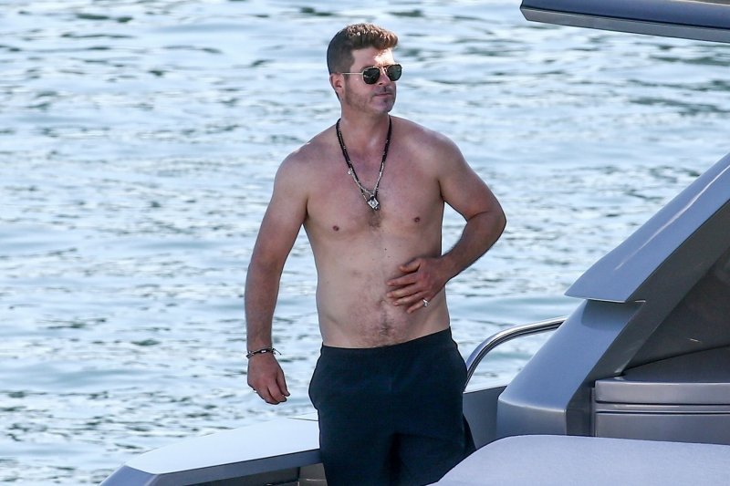 Robin Thicke i April Love Geary uživaju na jahti