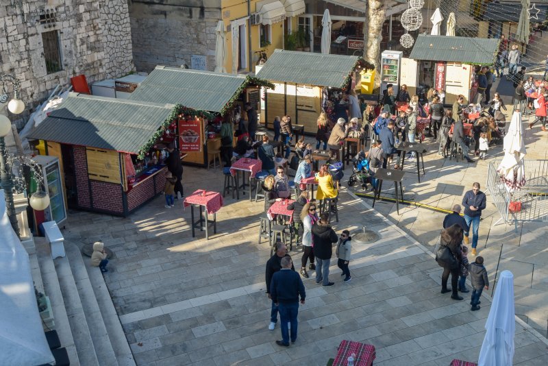 Građani posjetili manifestaciju Advent u Zadru