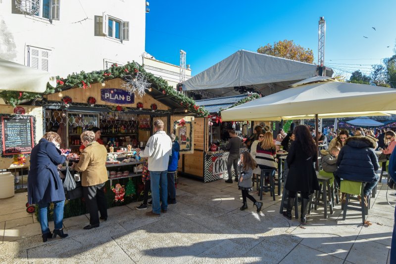 Građani posjetili manifestaciju Advent u Zadru