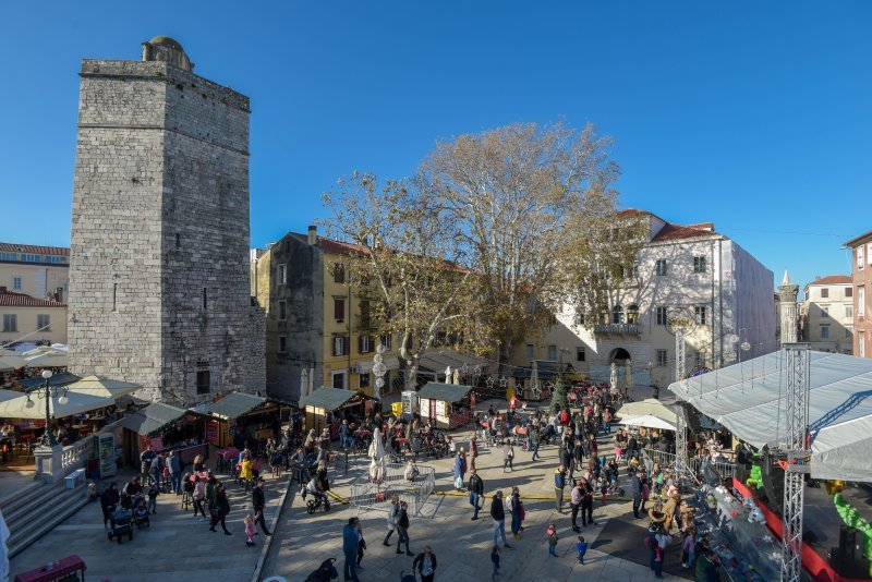 Građani posjetili manifestaciju Advent u Zadru